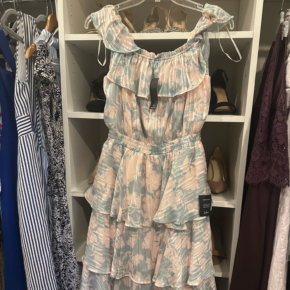 Lulus off the shoulder tiered dress NWT never worn